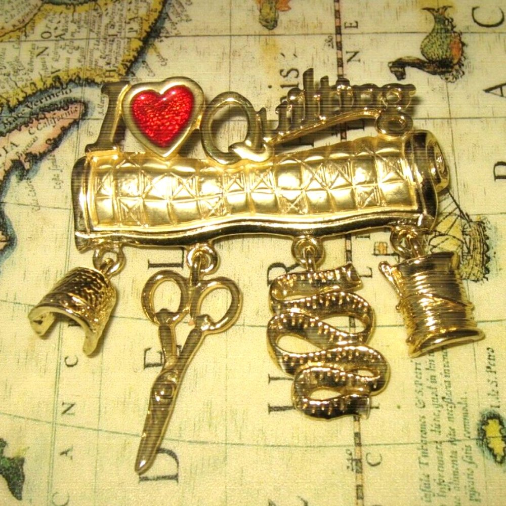 ❤️I LOVE QUILTING Pin Brooch Thimble Scissors Measuring Tape Thread Signed AJC